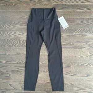 Lululemon align with pockets black new with tag 25” Size 4,6,8,10